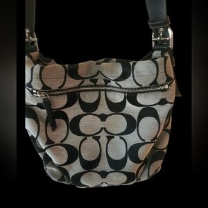 ✨ Coach Signature Crossbody Bag ✨